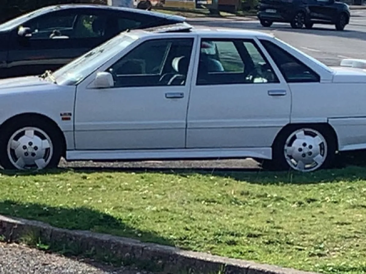 21 Liftback 1989