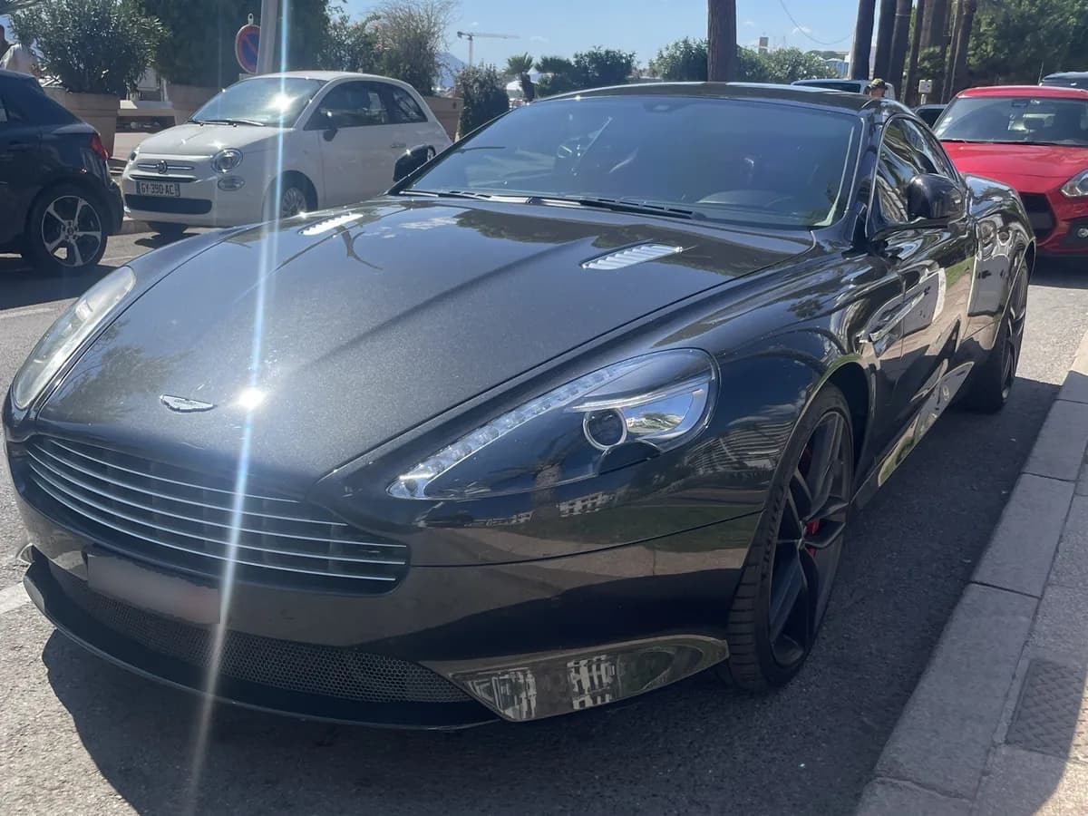 Aston Martin DB9