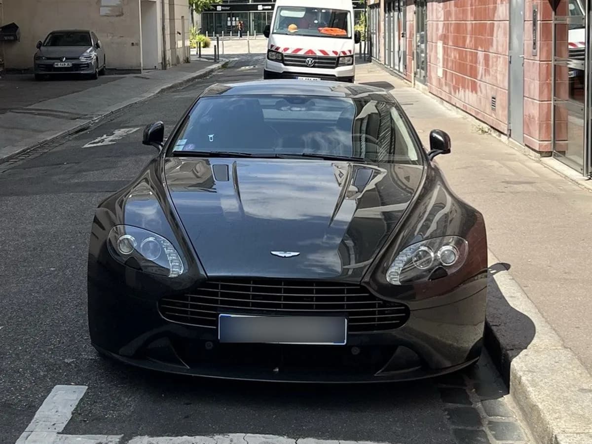 Aston Martin Vantage V8 Vantage Coupé 2011