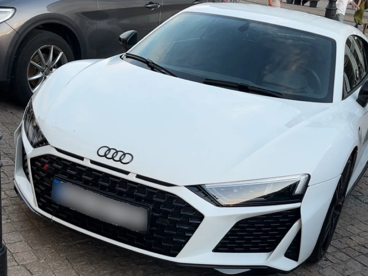 R8 Coupé