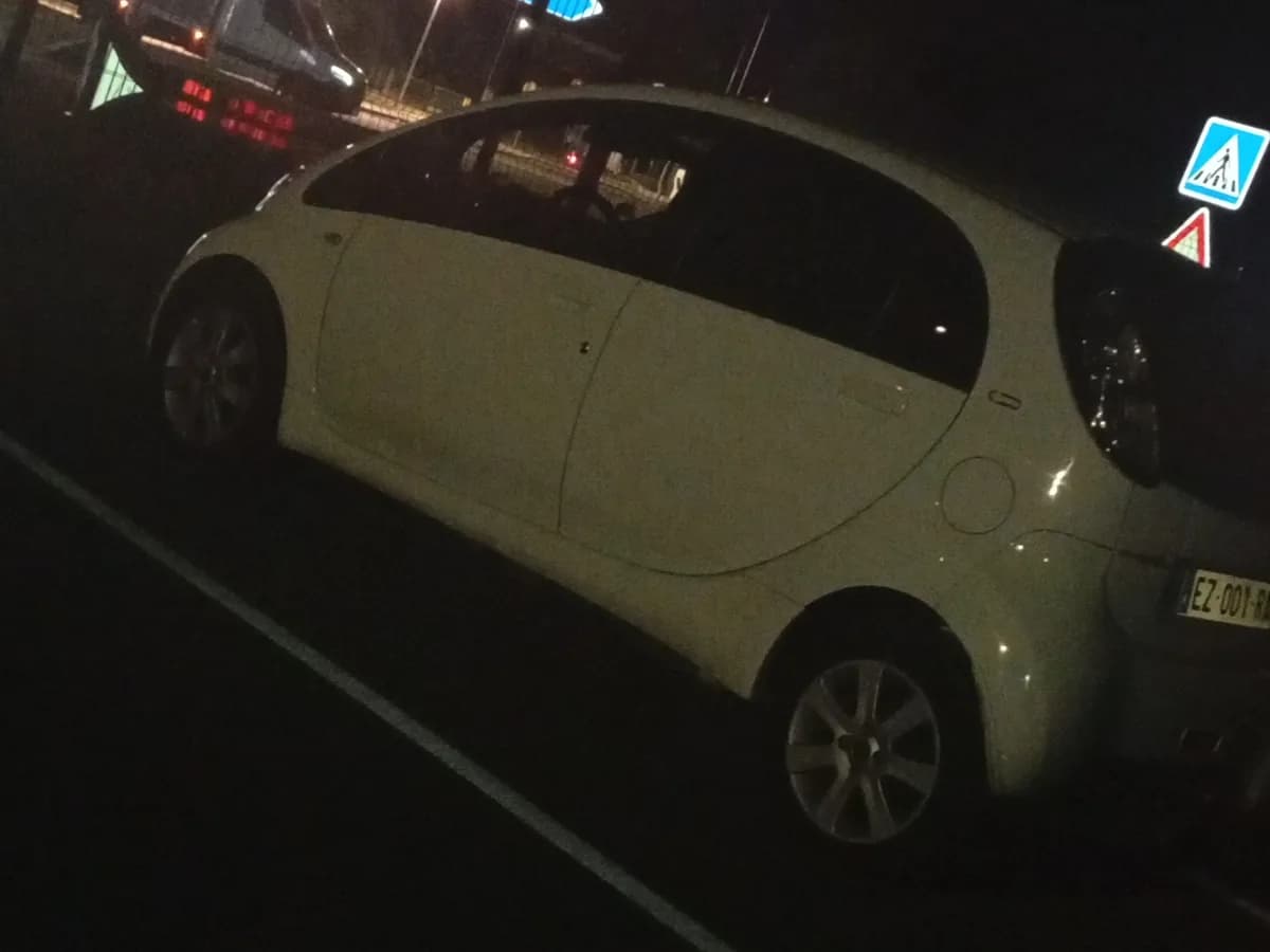 Mitsubishi i