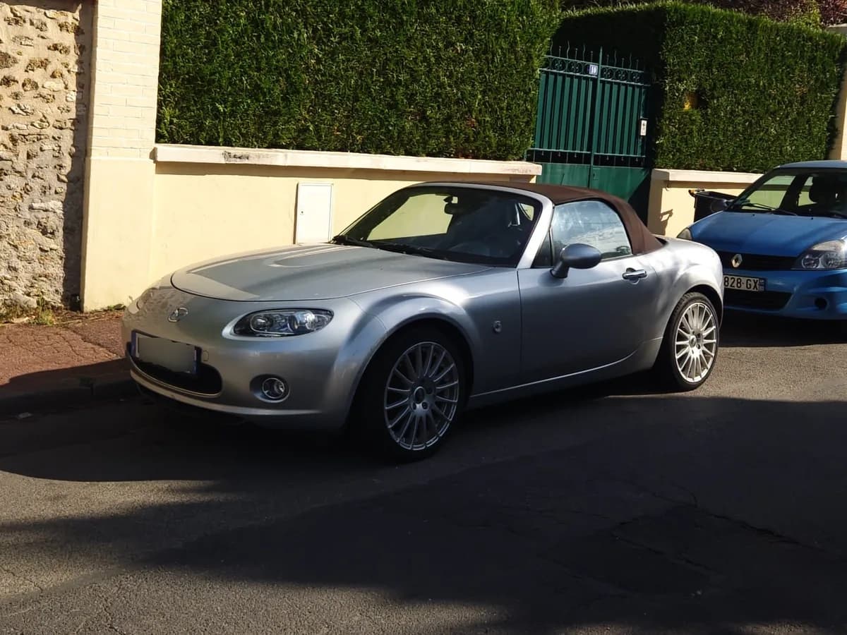 Mazda MX-5 Miata Base