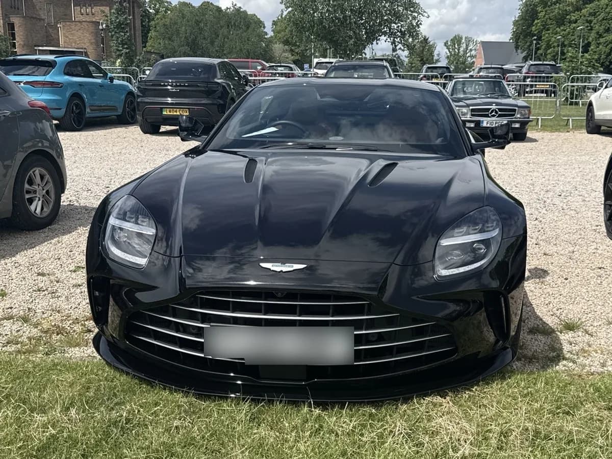 DB12 Coupé