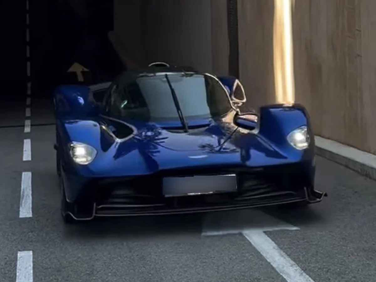 Aston Martin Valkyrie Spider 2022