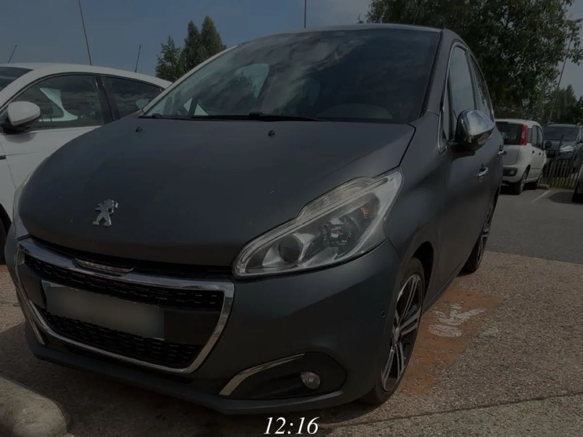 Peugeot 208 Hatch 2015