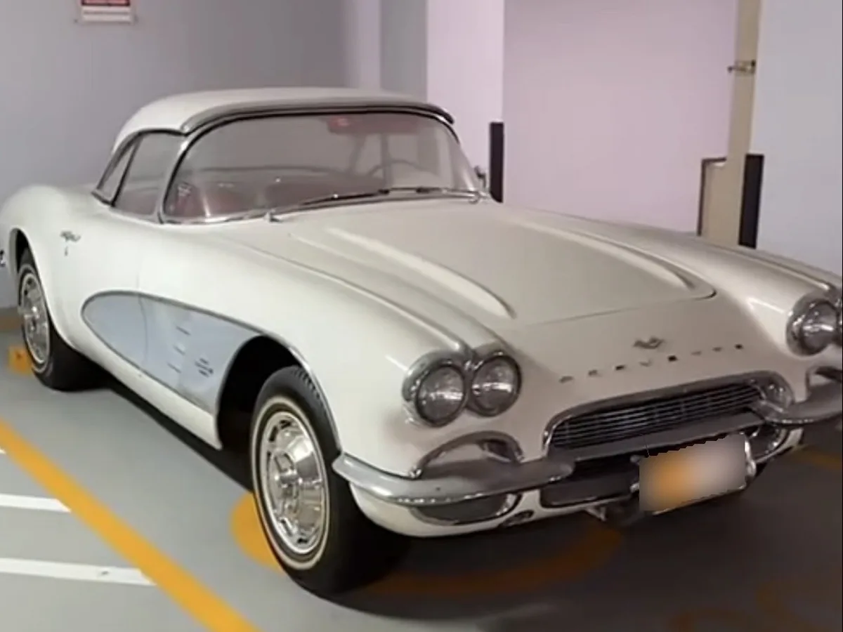 Chevrolet Corvette Base