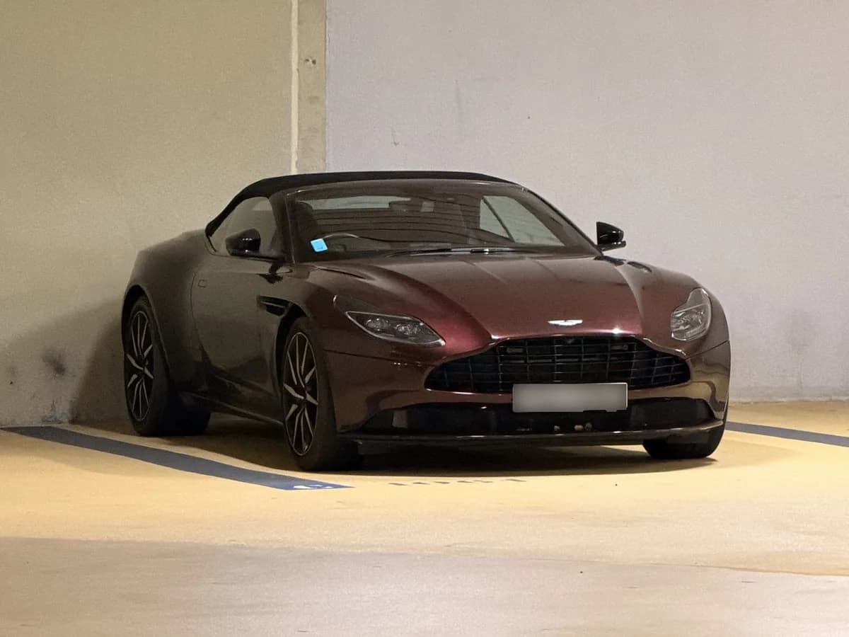 Aston Martin DB11