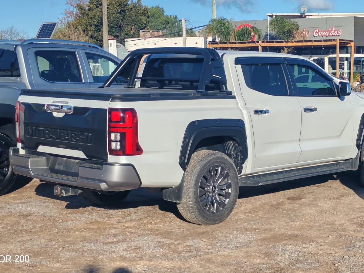Mitsubishi L200 Base