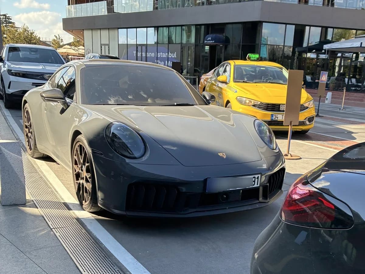 Porsche 911 Carrera 4 GTS Cabriolet 2024