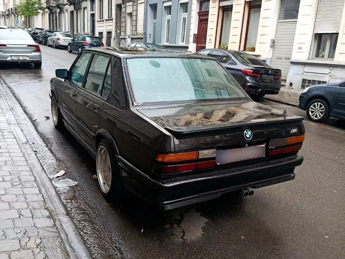 BMW M5 Base