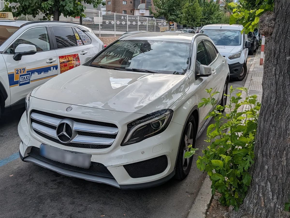 Mercedes-Benz GLA-Klasse Base