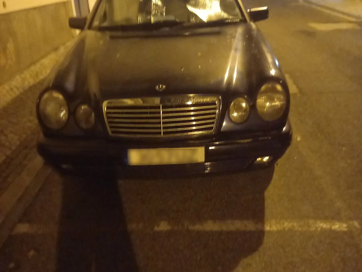 Mercedes-Benz E-Klasse Base