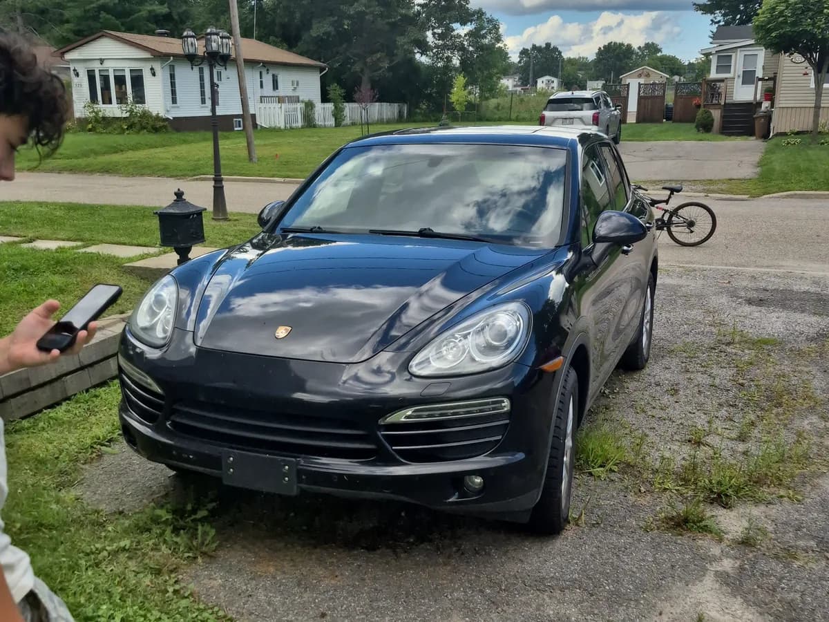 Porsche Cayenne Base