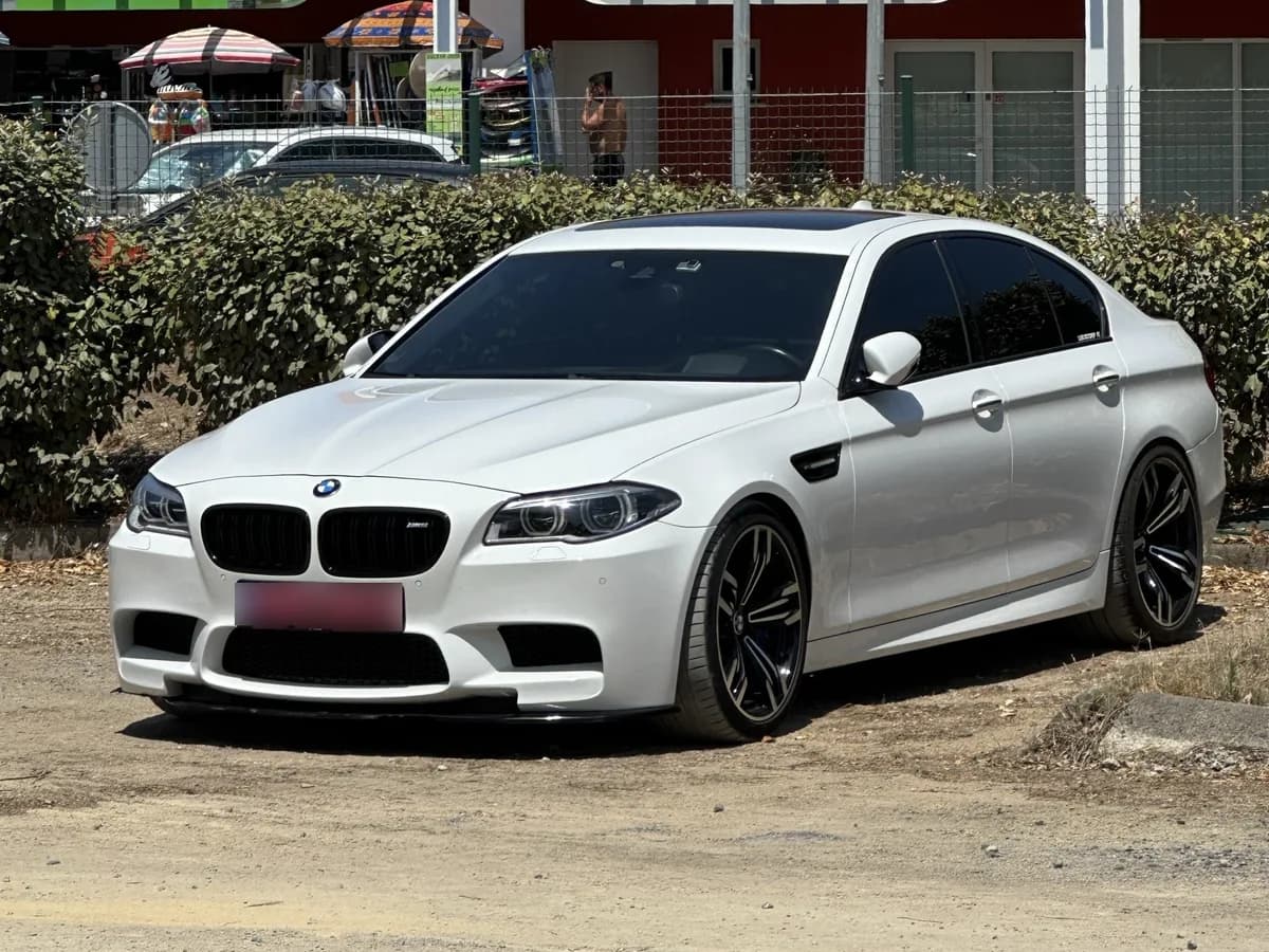 BMW M5 Base