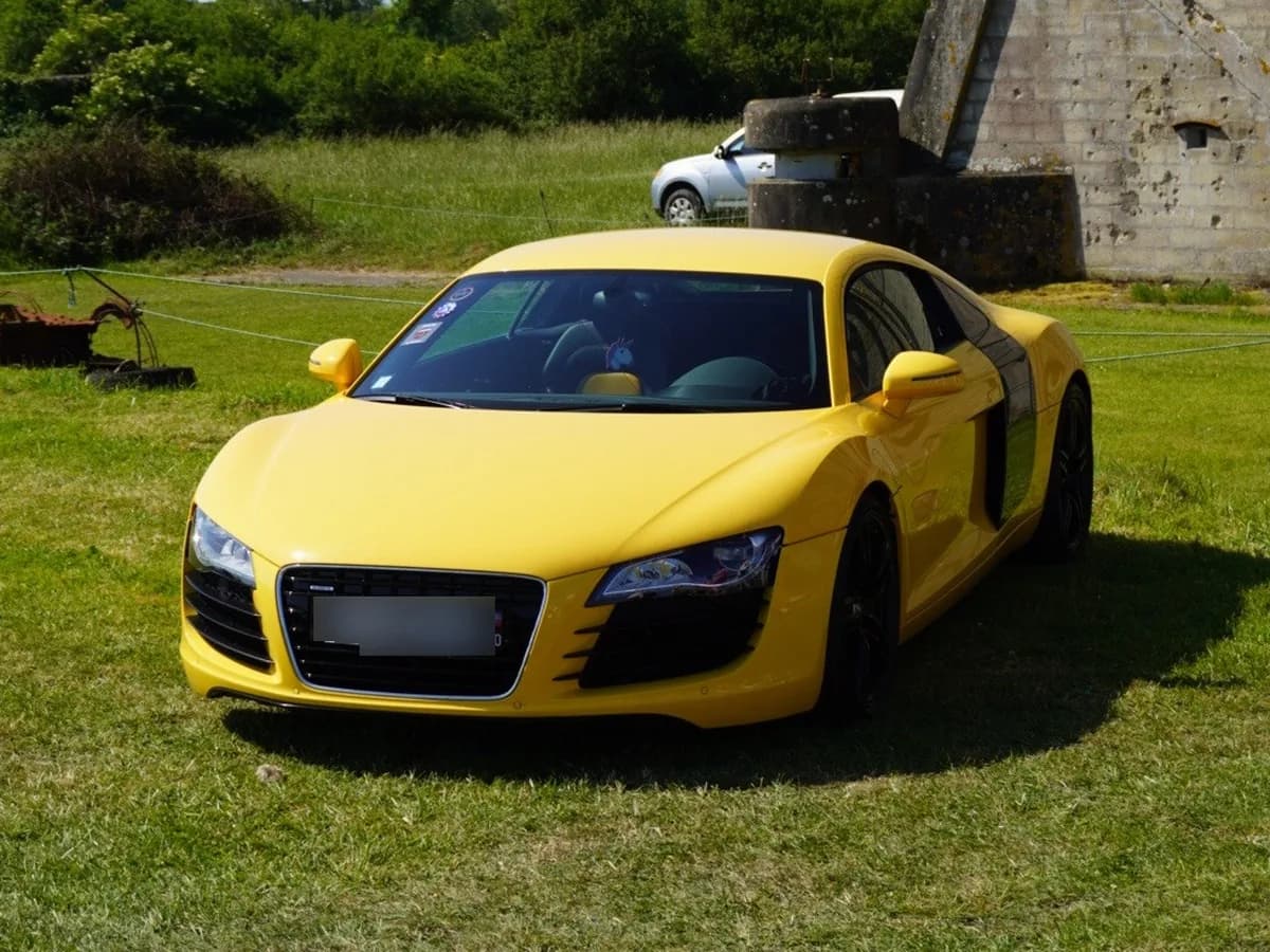 R8 Coupé