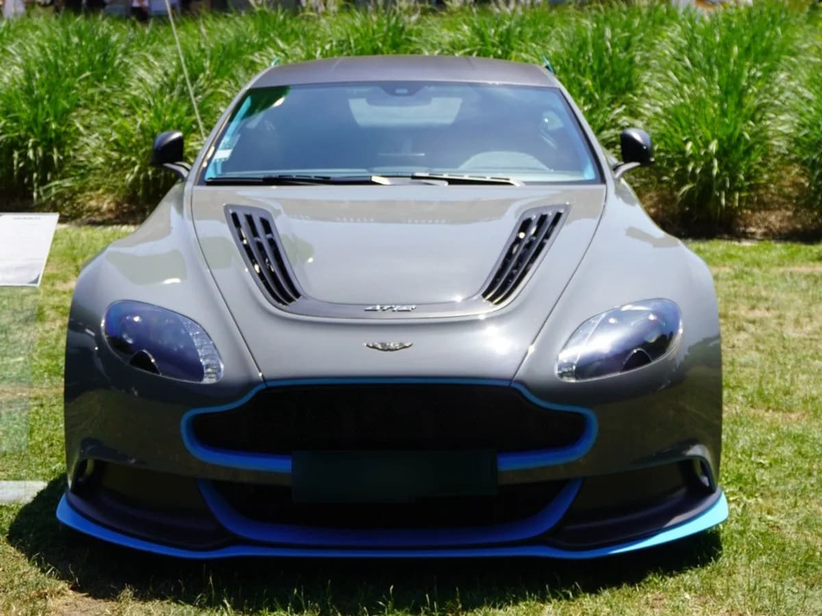 Vantage GT12