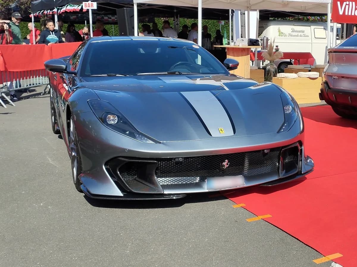 Ferrari 812 Competizione 2021