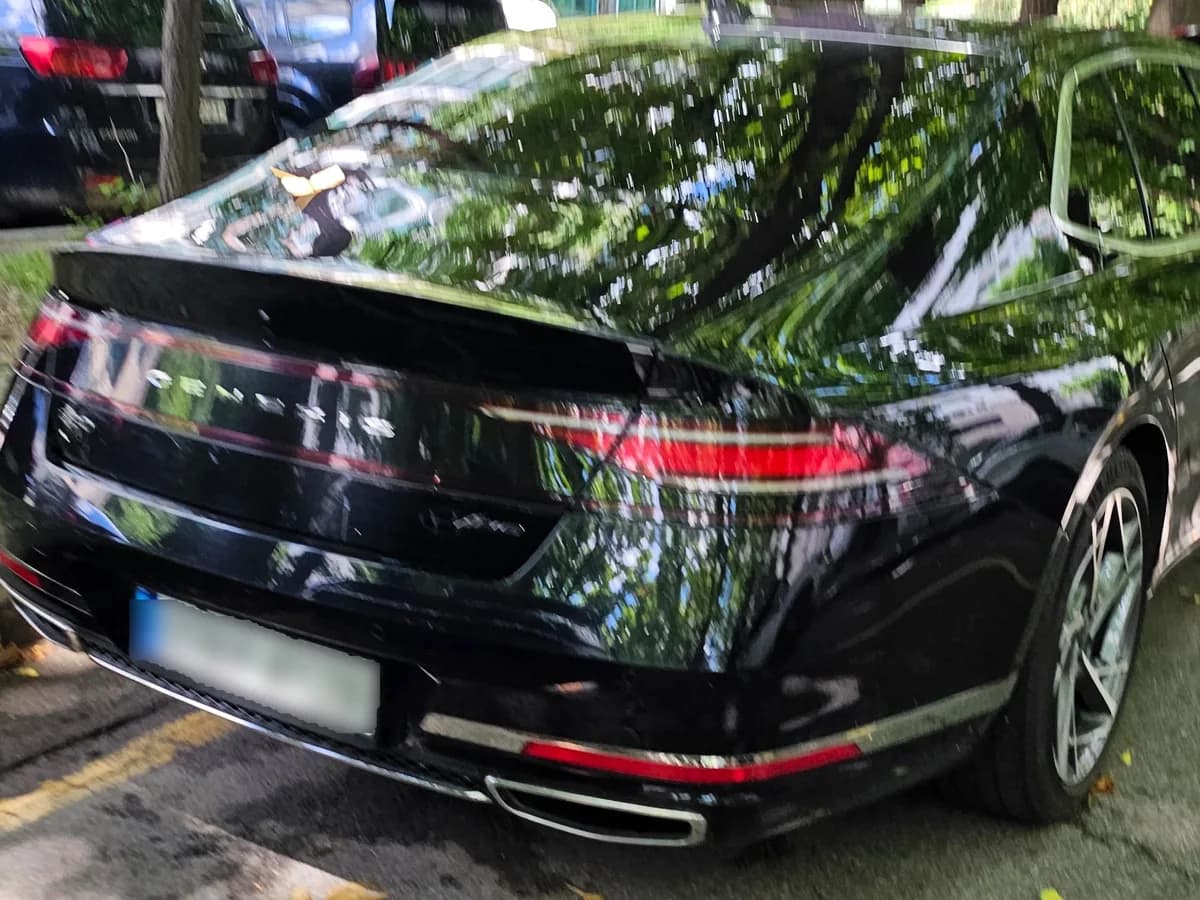 Genesis G90