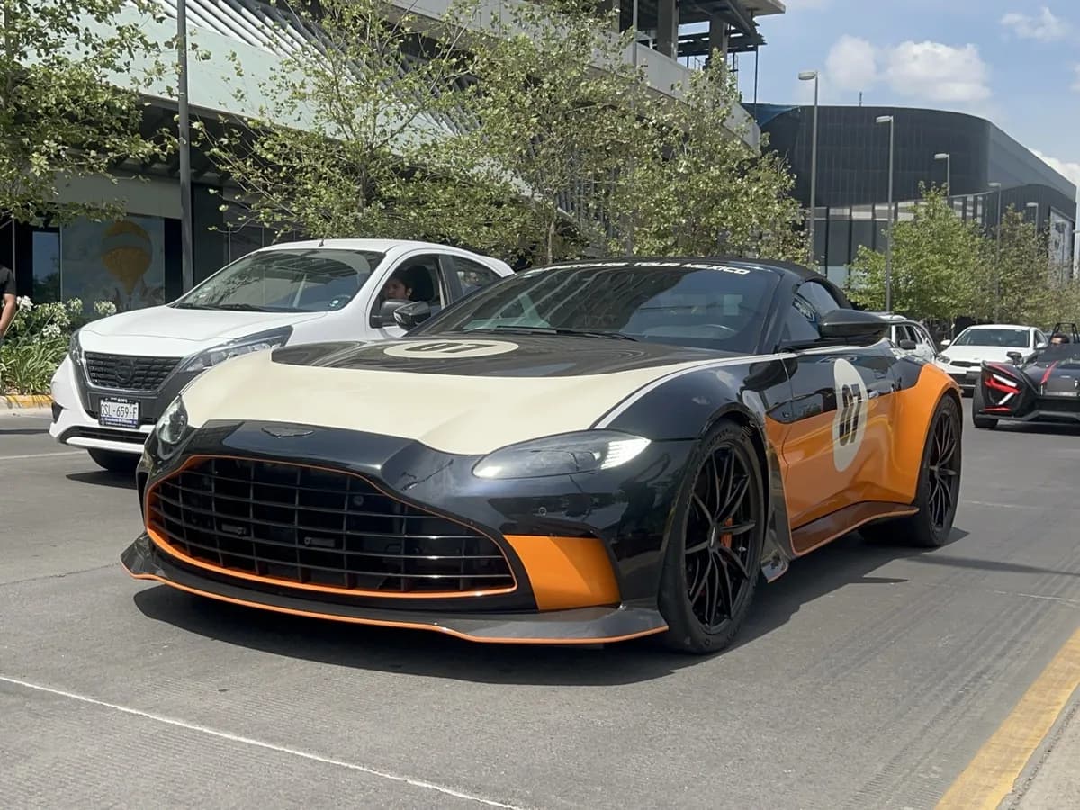 Aston Martin Vantage V12 Roadster 2022