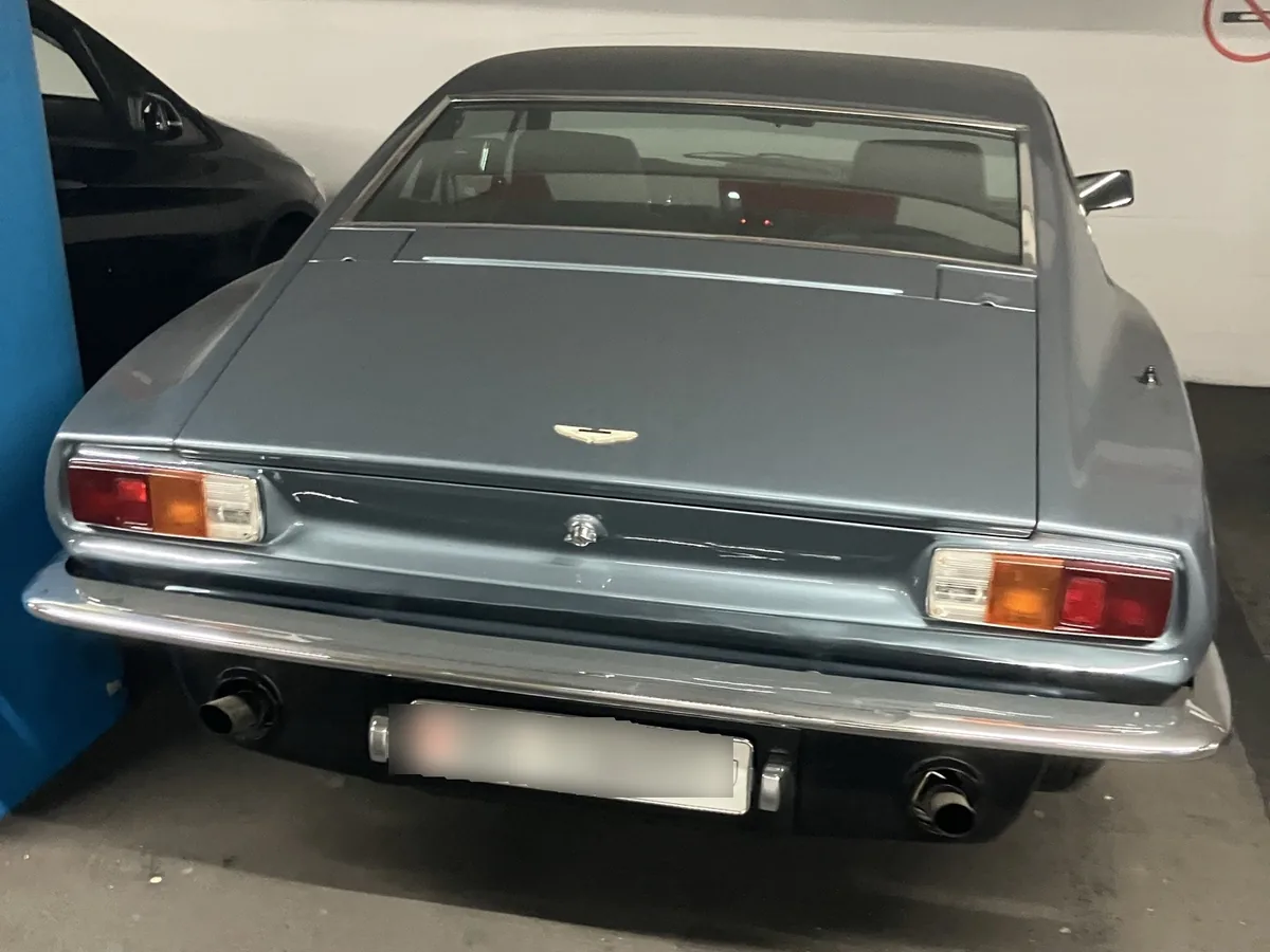 Aston Martin V8