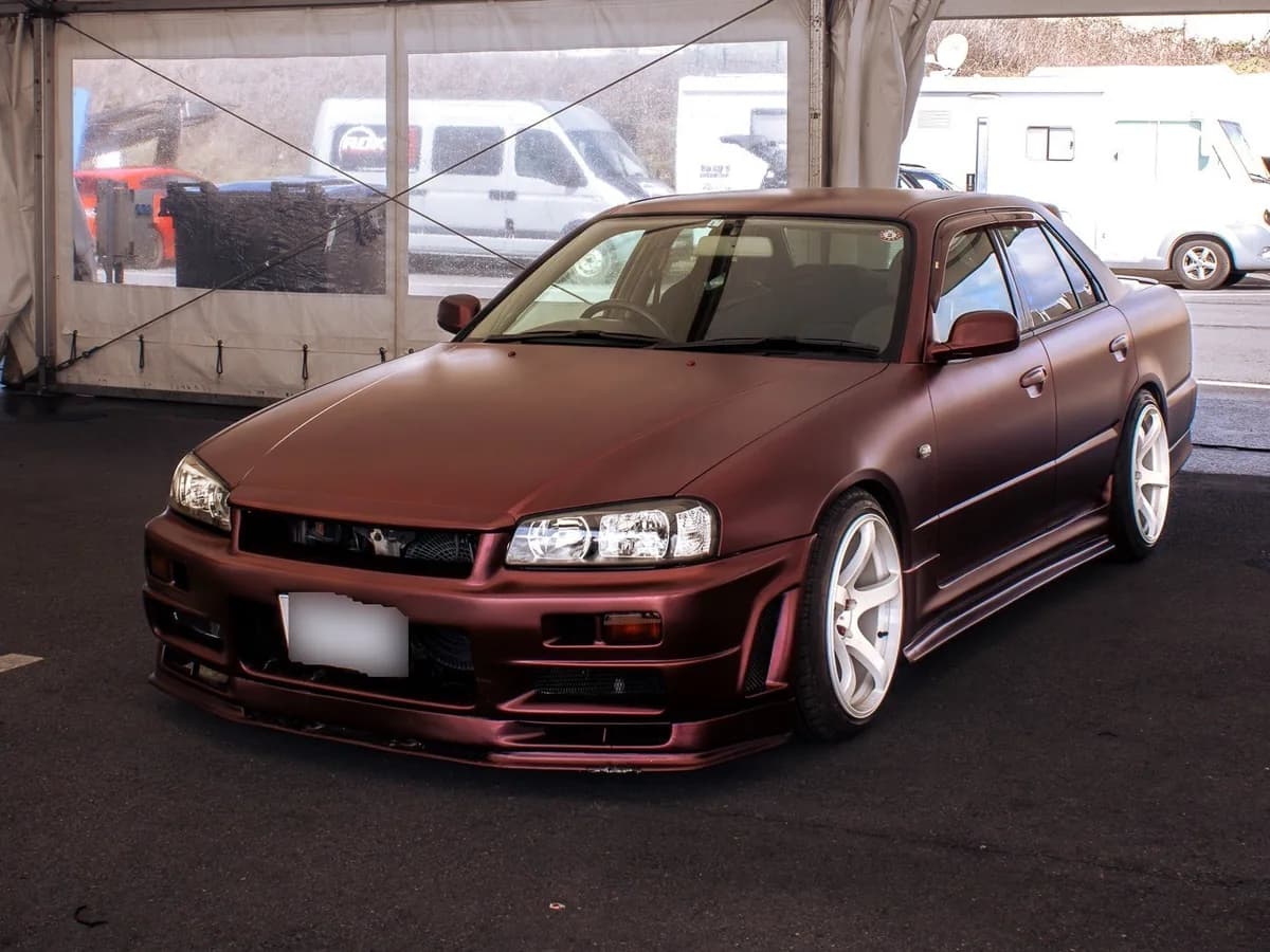 Skyline Sedan 1998