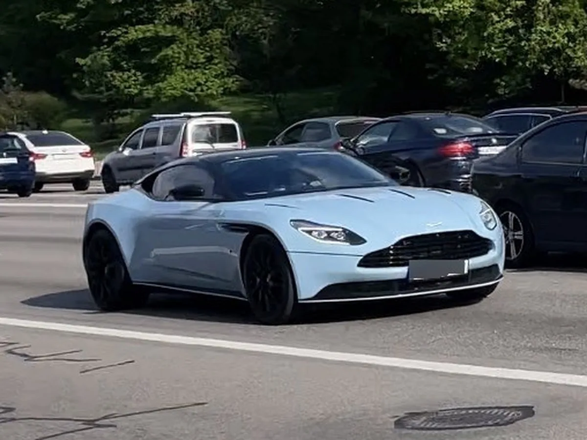 Aston Martin DB11 Coupé 2016