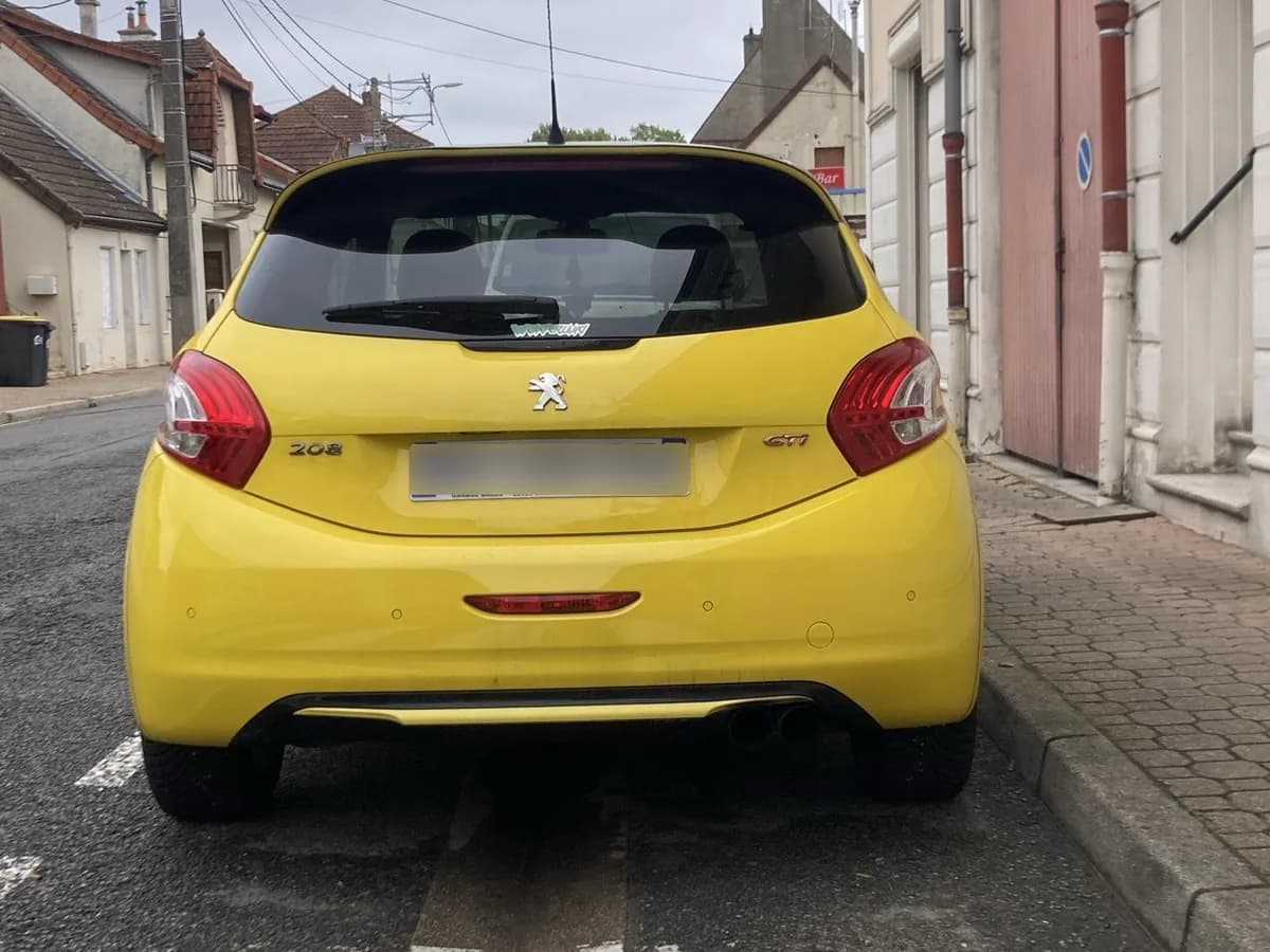 Peugeot 208 Hatch 2012