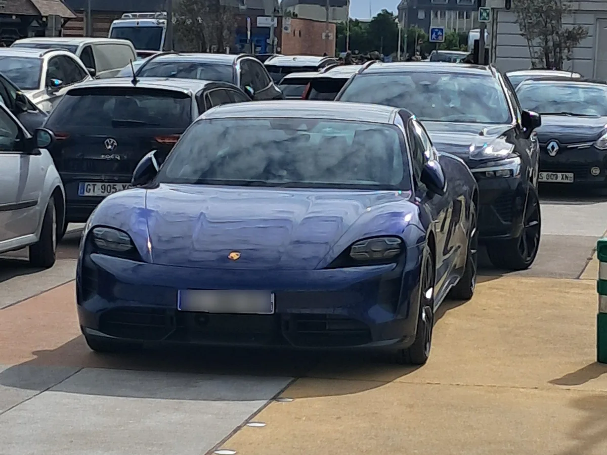 Porsche Taycan Sedan