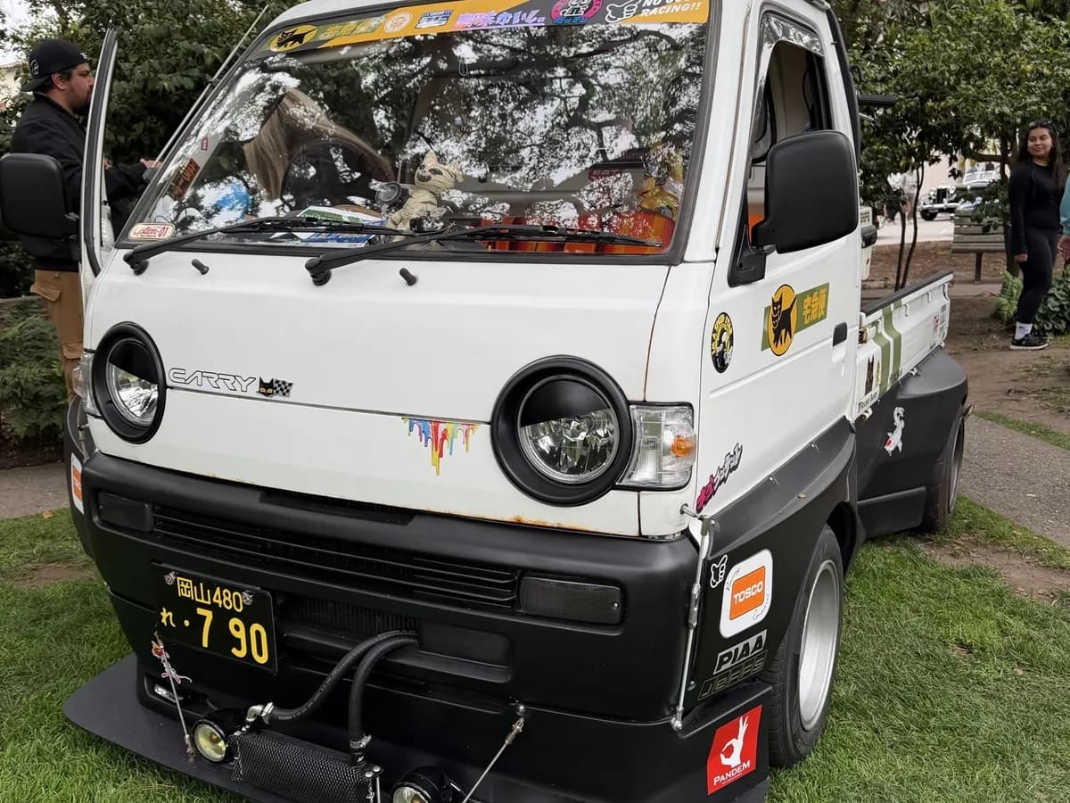 Mitsubishi L300