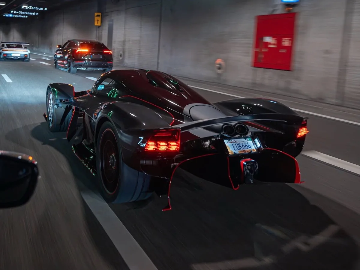 Aston Martin Valkyrie Coupé 2021