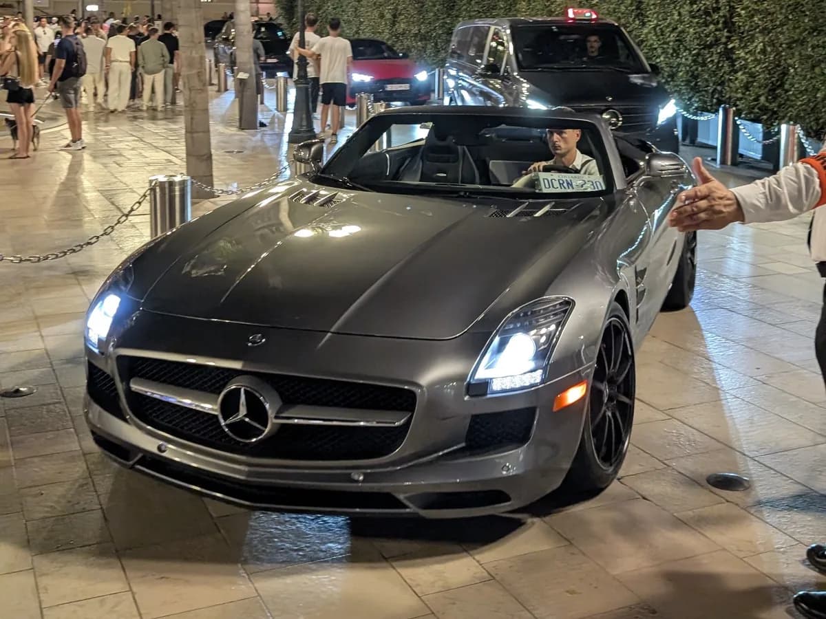 Mercedes-Benz SLS AMG Roadster 2011