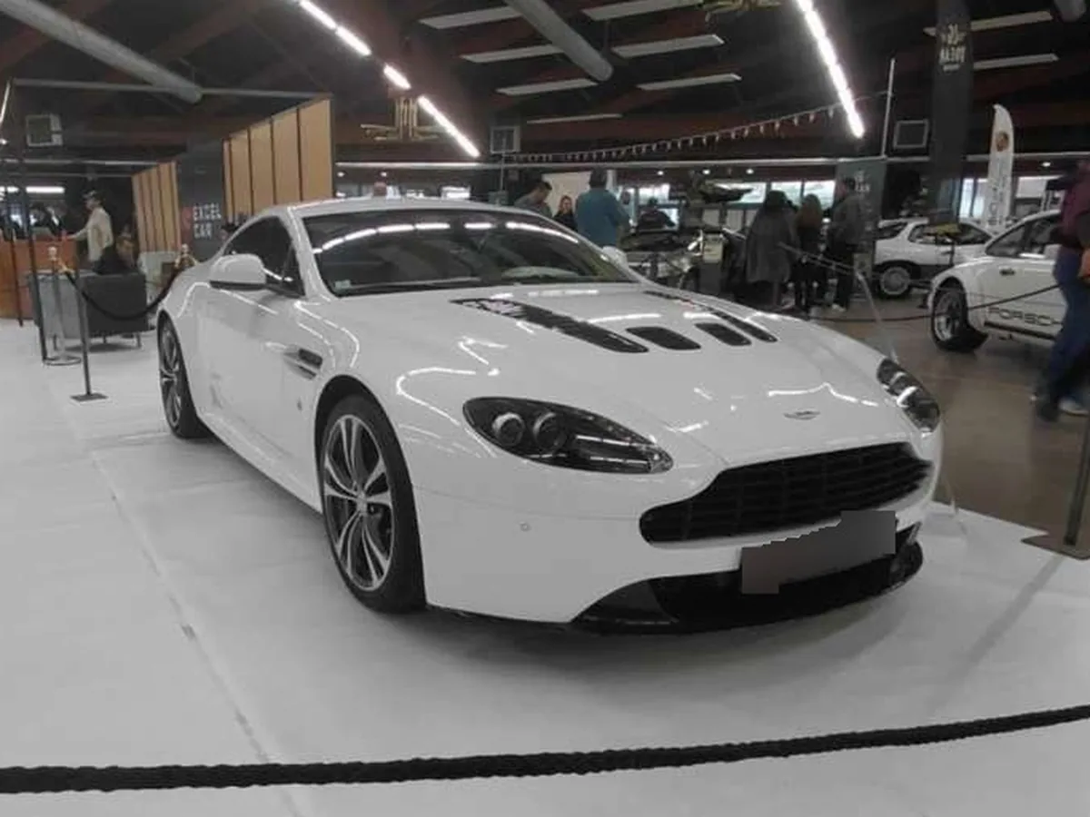 Aston Martin Vantage V8 Vantage Coupé 2011