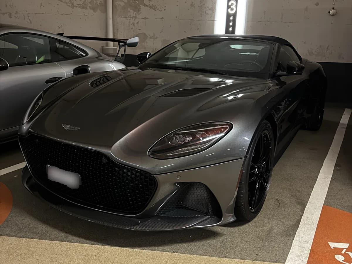 DBS Superleggera Volante 2019
