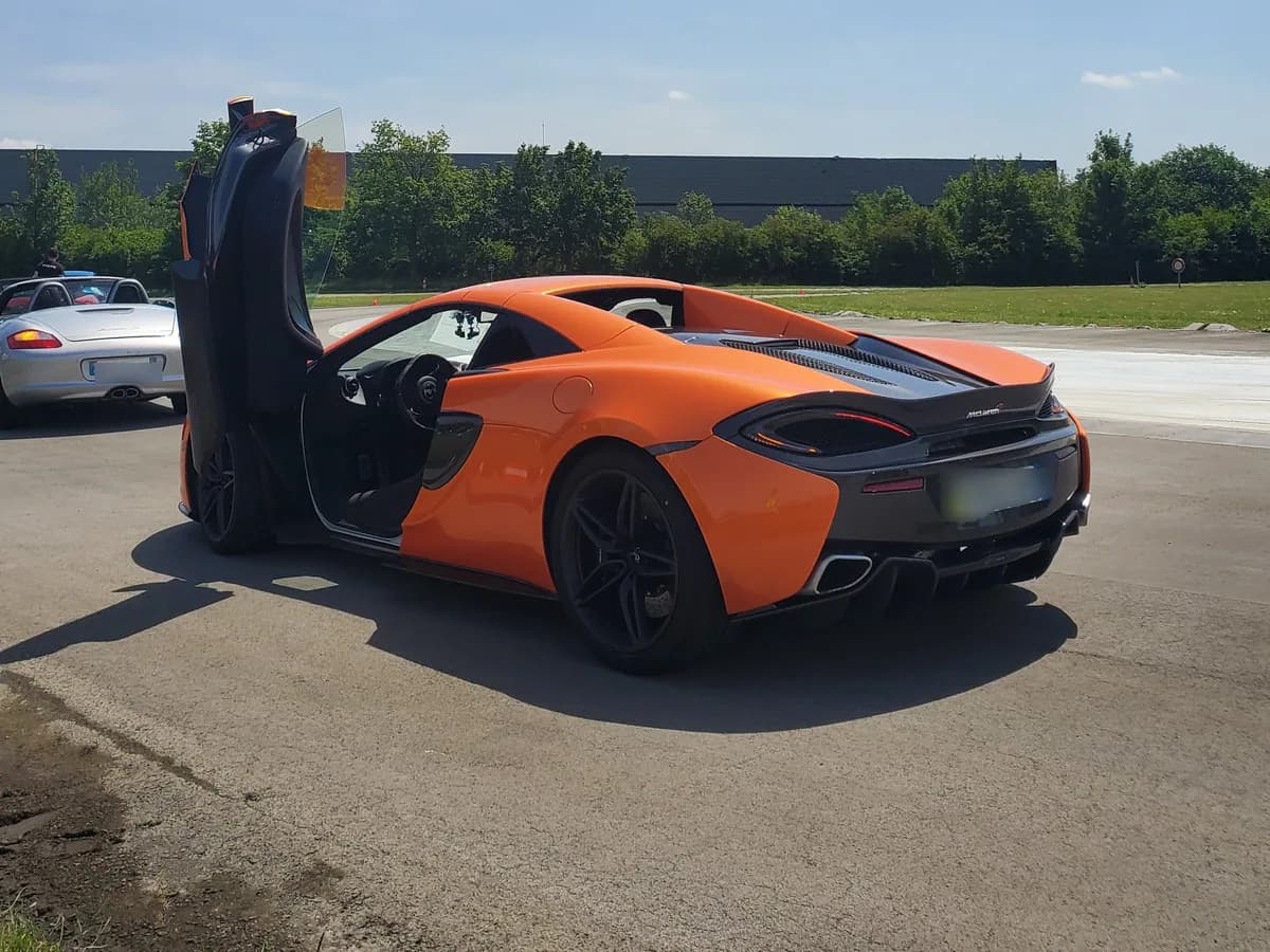 McLaren 570 GT 2016