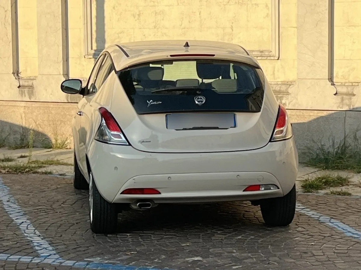 Lancia Ypsilon Base