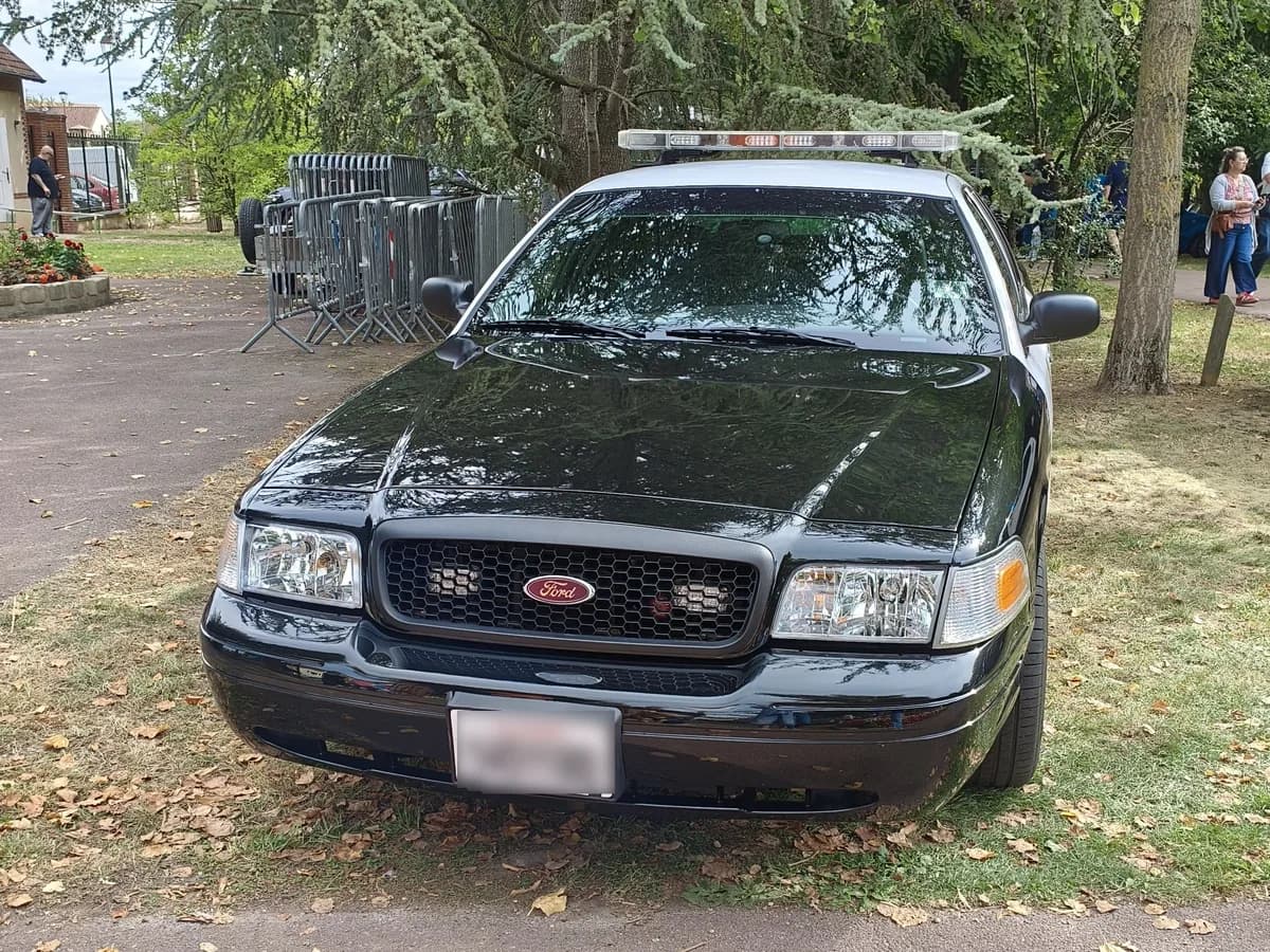 Ford Crown Victoria Base 1997