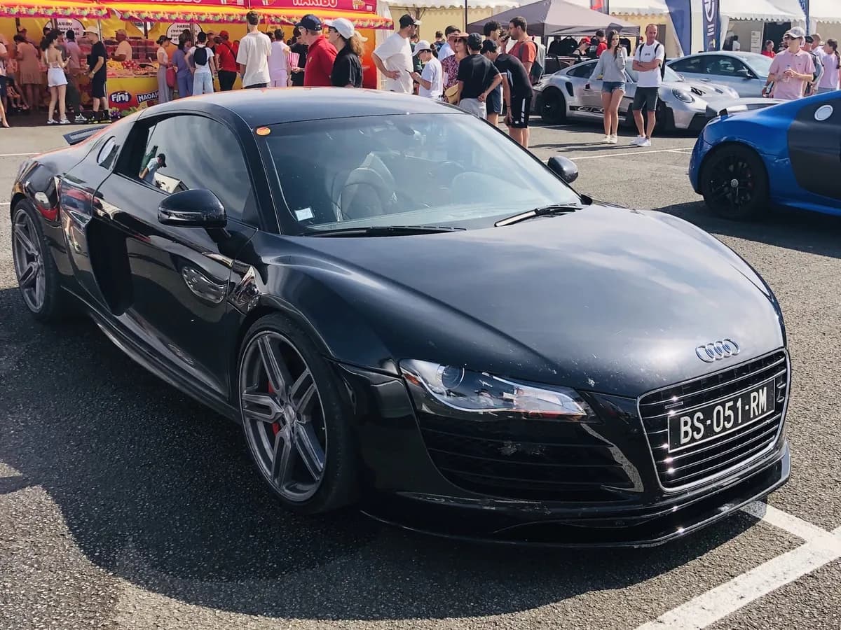 R8 Coupé