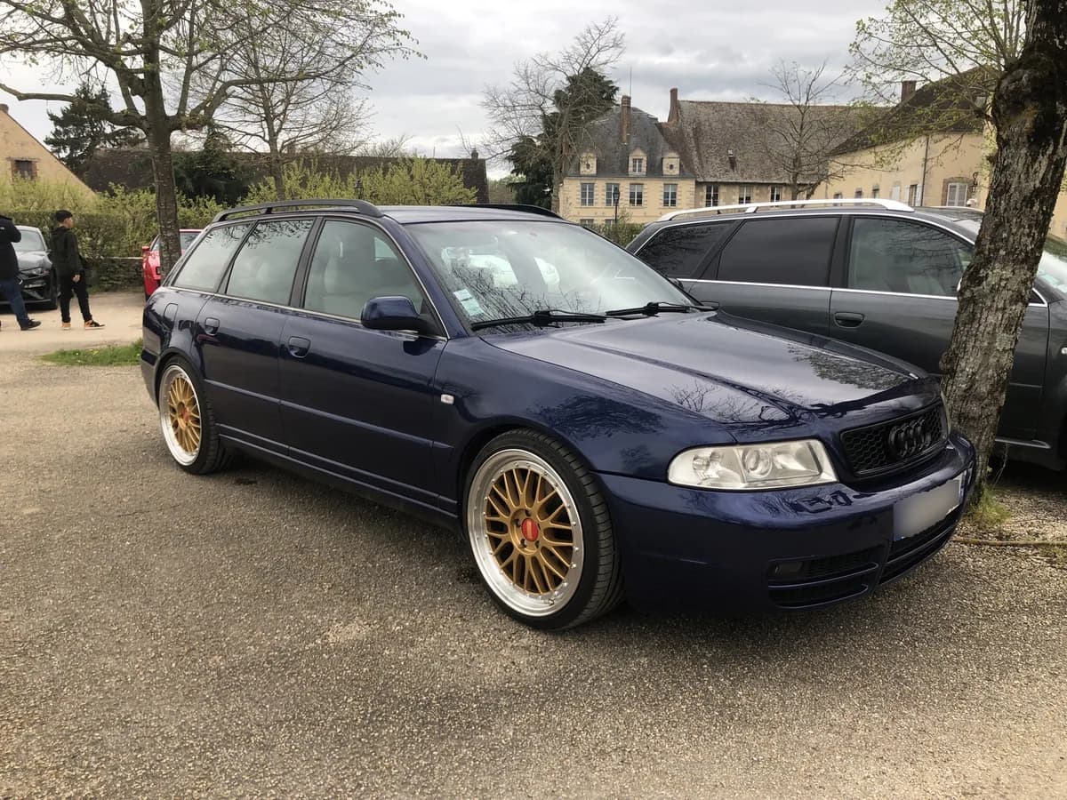 Audi RS4 Base