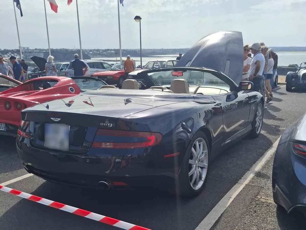 Aston Martin DB9 Volante 2004