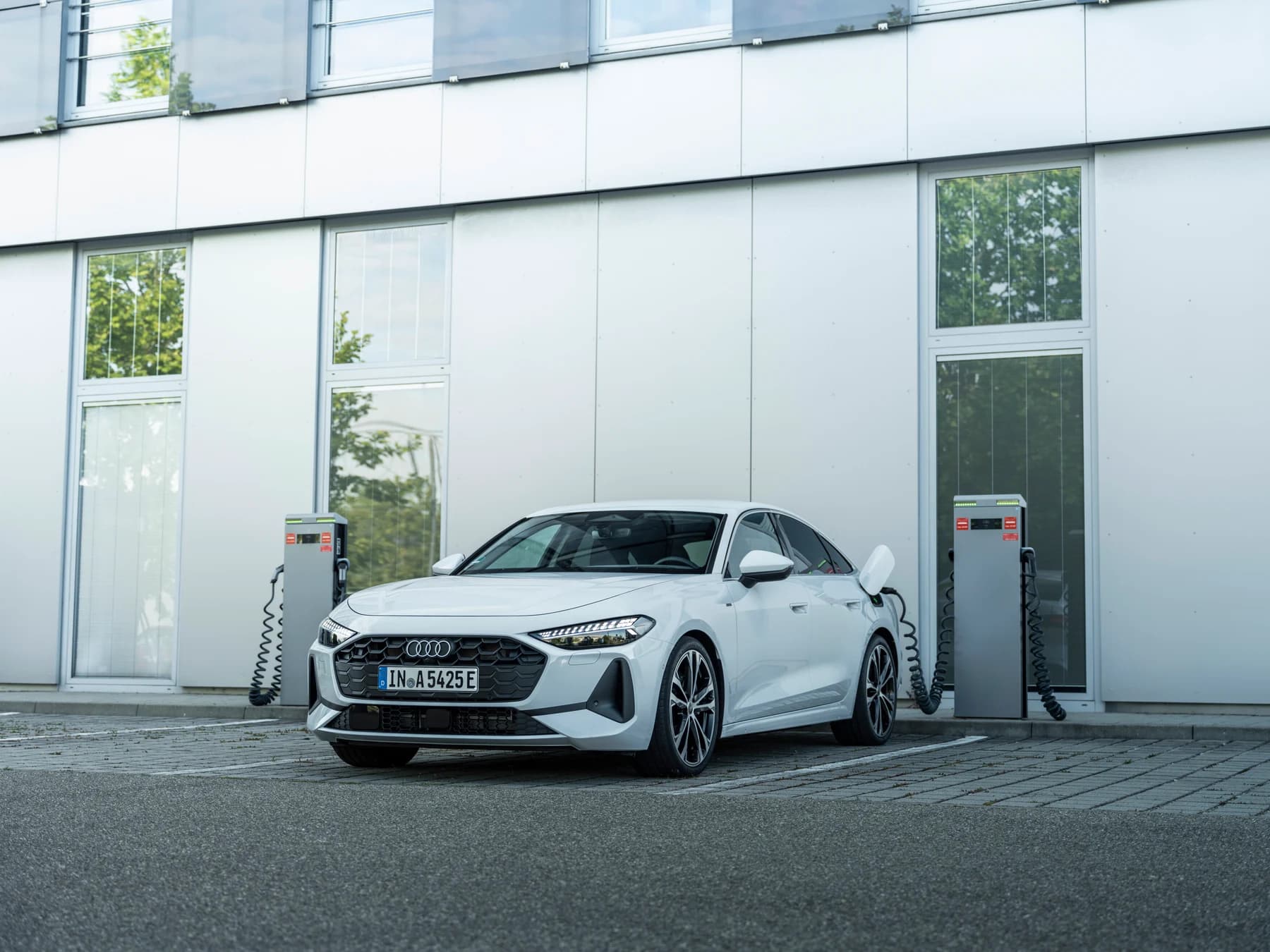 A5 Sedan e-hybrid quattro