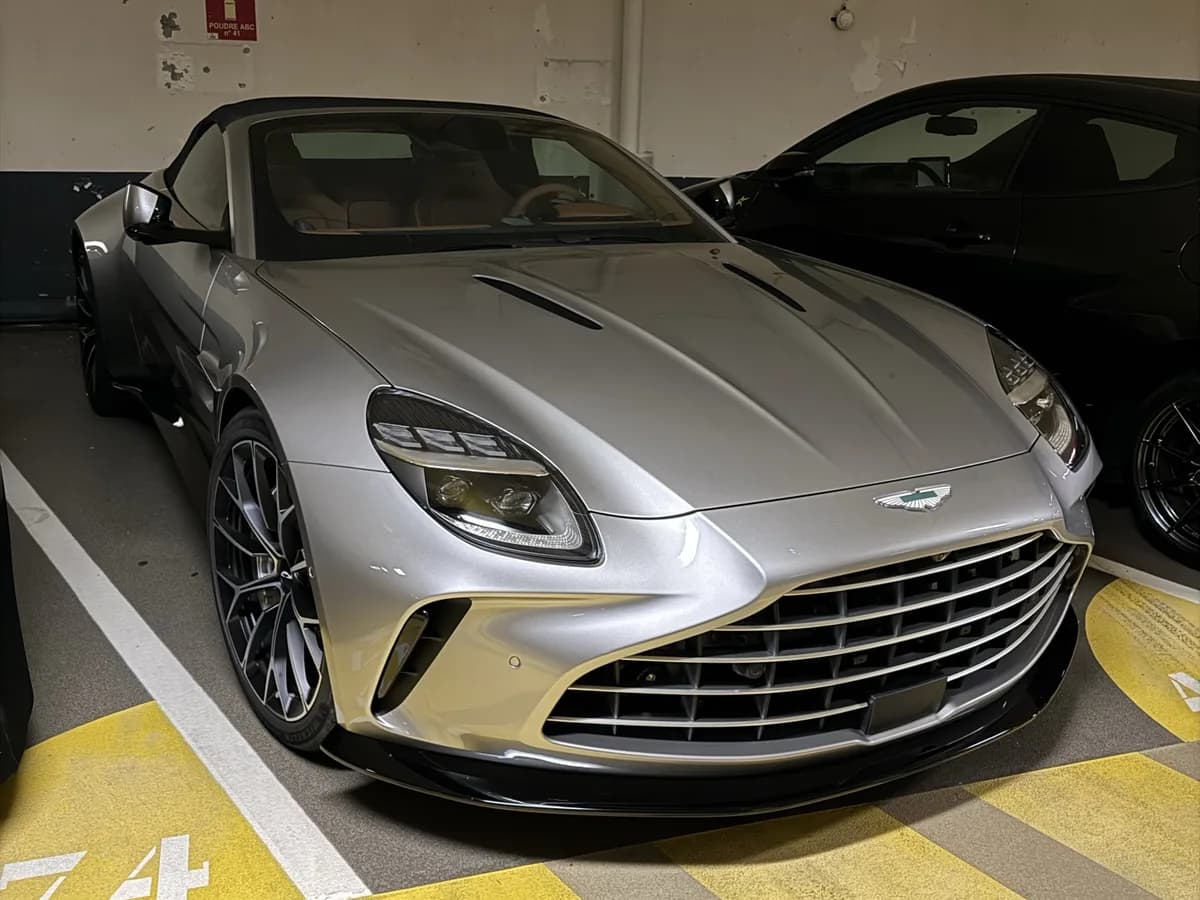 Aston Martin DB12