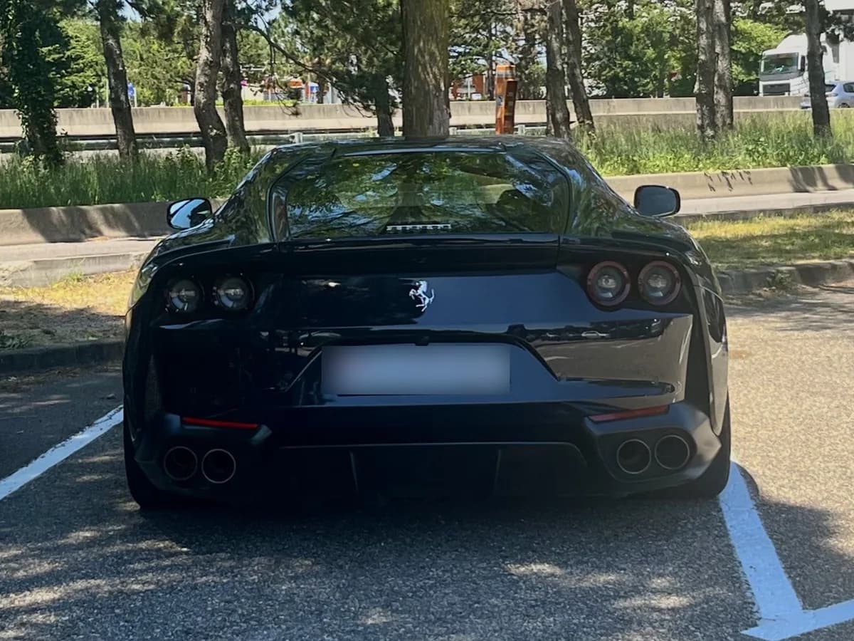 Ferrari 812