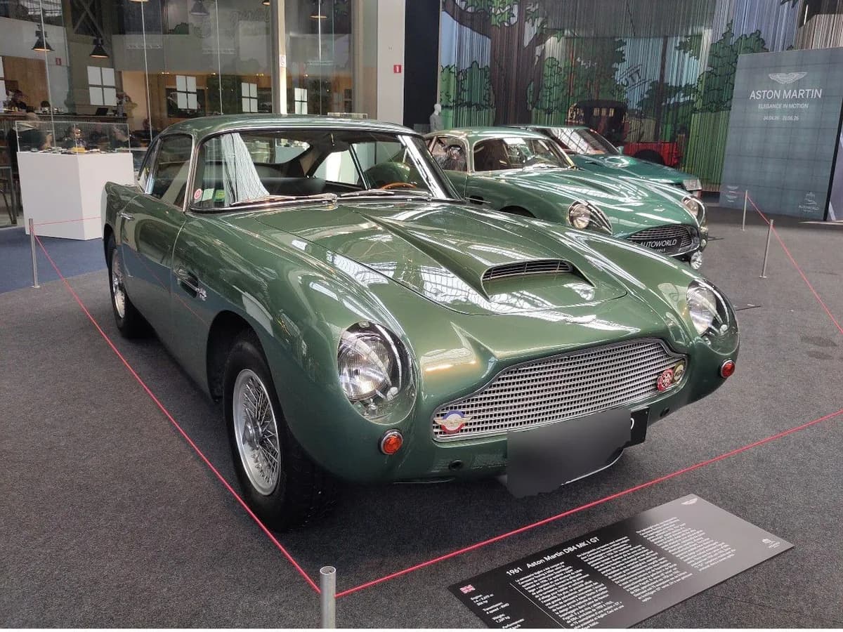Aston Martin DB4