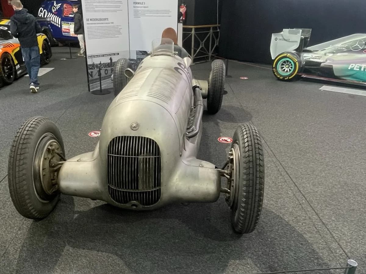 Mercedes-Benz W25