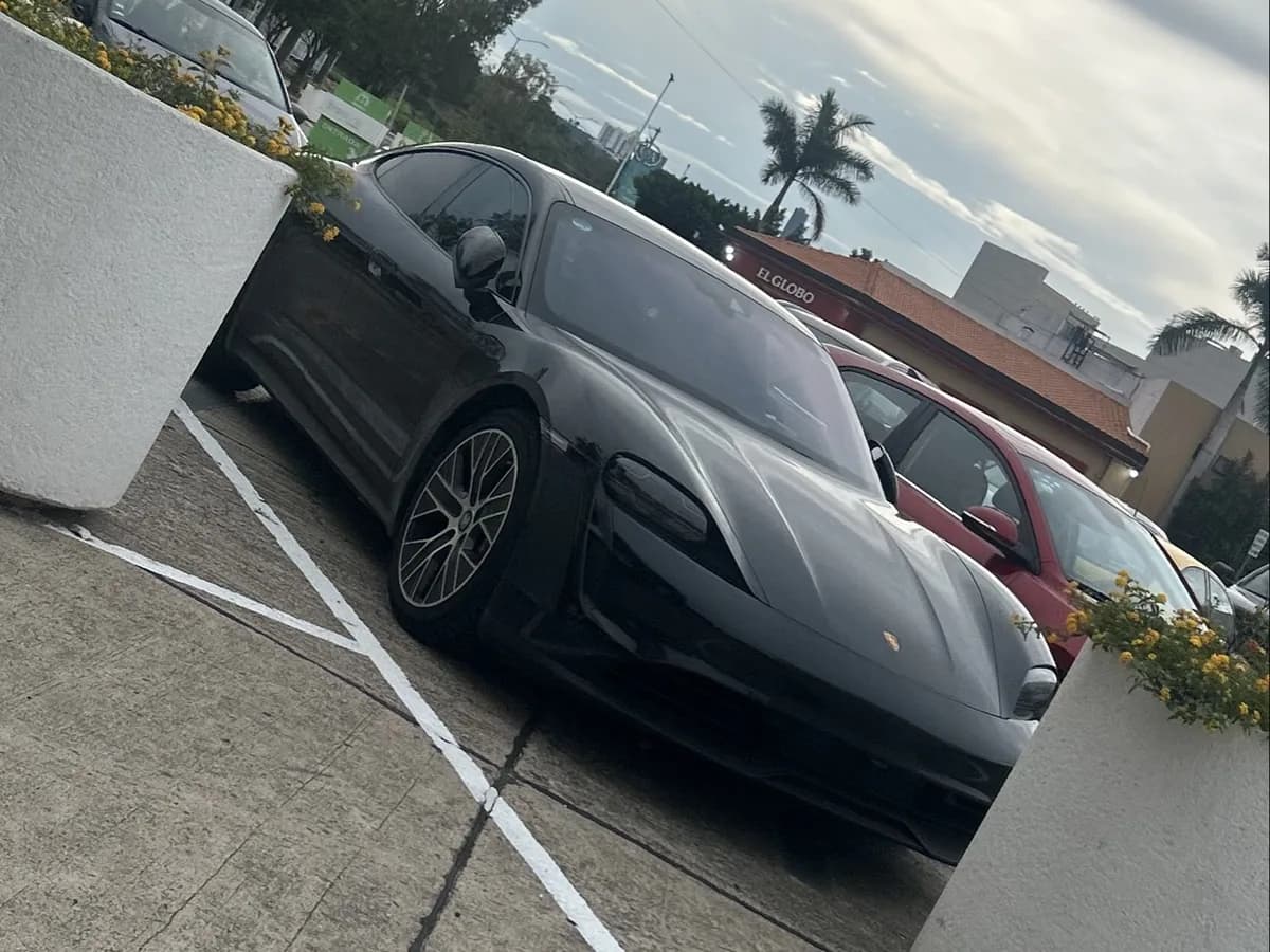 Porsche Taycan Sedan