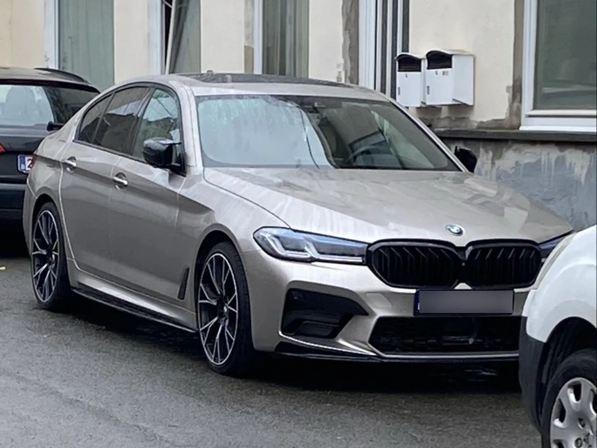 BMW M5 Base