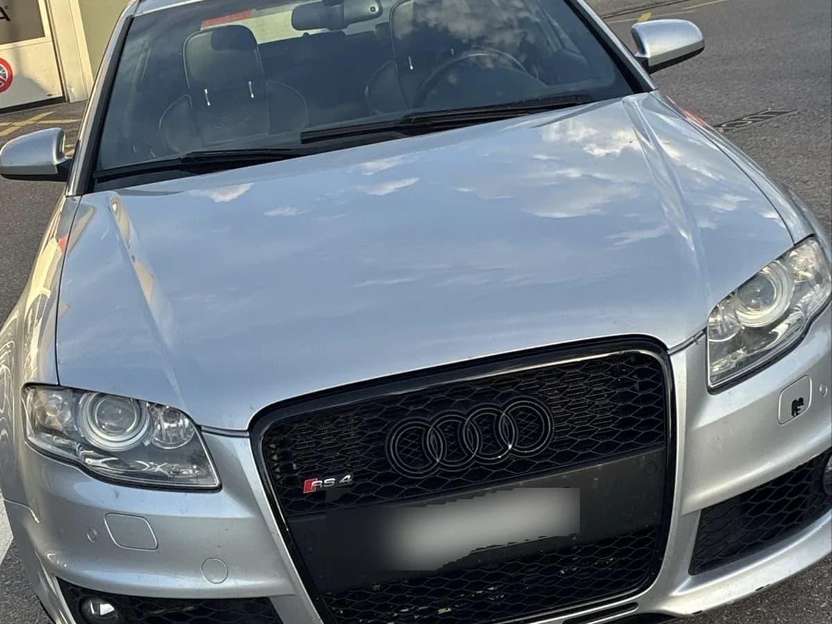 Audi RS4 Sedan 2005