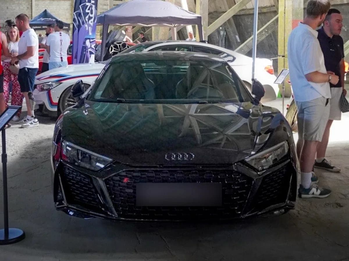 R8 Coupé