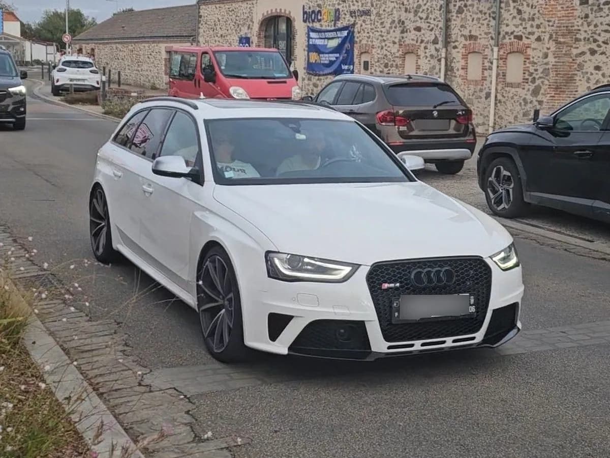 Audi RS4 Base 2012