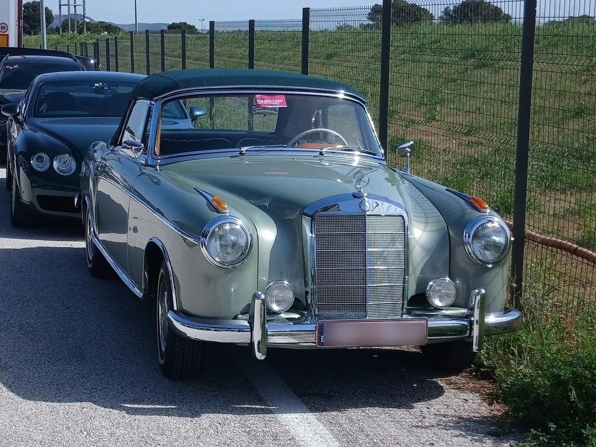 Mercedes-Benz Type 220
